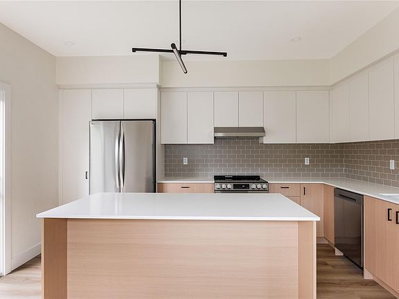 5th image of 913 Dale St #3