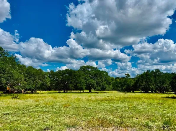 114 S Vaquero Dr, Blanco, TX 78606