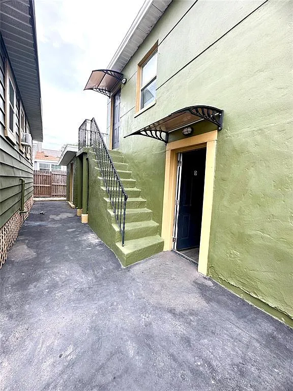 3 bed, 2.0 bath, 988 sqft, $1,750 — Photo 2