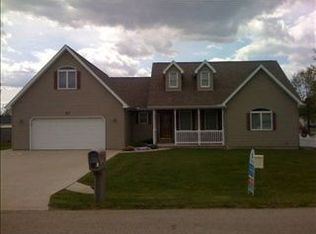 410 Carol Ave, Le Roy, IL