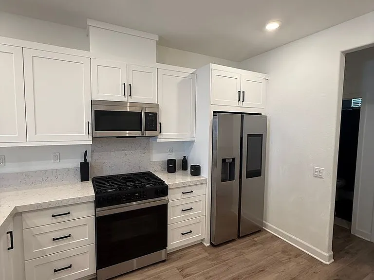2105 Senita Dr — Photo 2