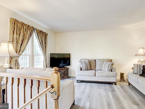 4th image of 717 Herndon Woods Ct