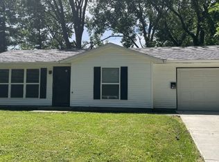 1955 Sir Richard Ct, Decatur, IL 62526