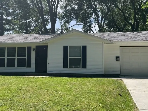 1955 Sir Richard Ct, Decatur, IL 62526