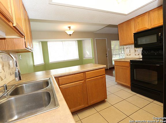 5th image of 8130 Pemberton St