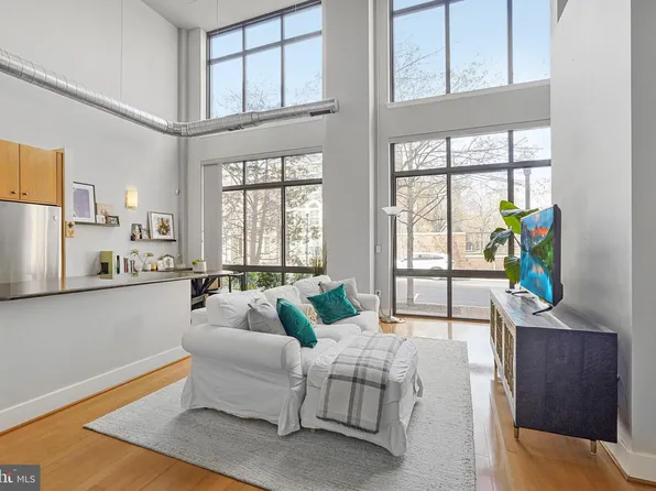 520 John Carlyle St Unit 104, Alexandria, VA 22314