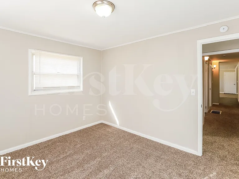 1103 NE Cowden Dr — Photo 9