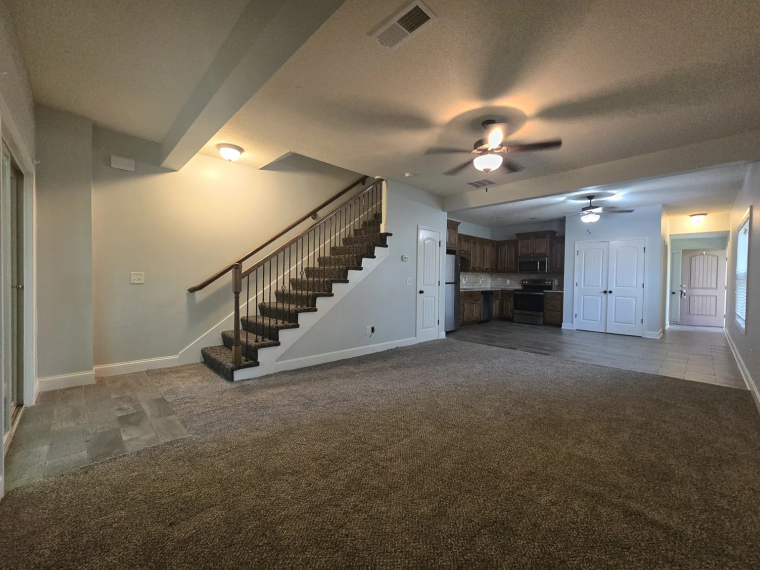 3 bed, 2.5 bath, 1550 sqft, $2,000 — Photo 1
