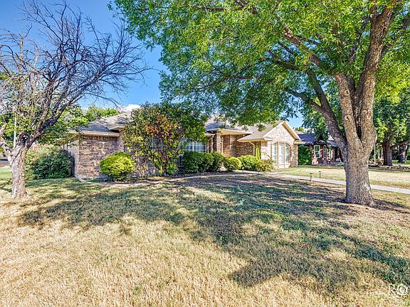 4th image of 3266 Forest Hill Dr