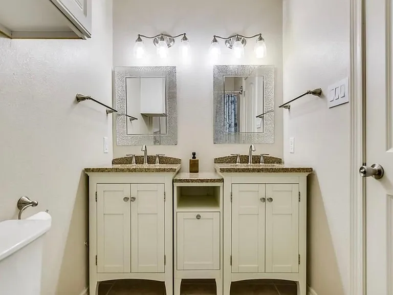 2905 Swisher St #307 — Photo 4