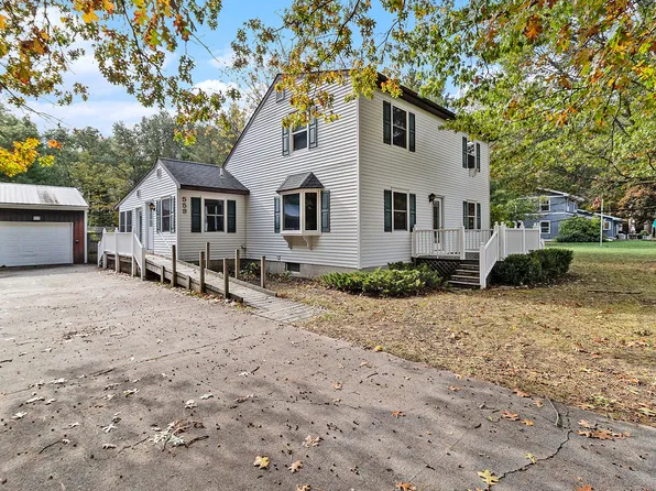 559 Sands St, Pentwater, MI 49449