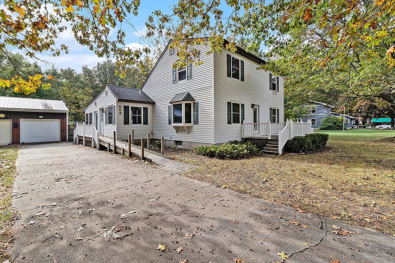 559 Sands St photo 1