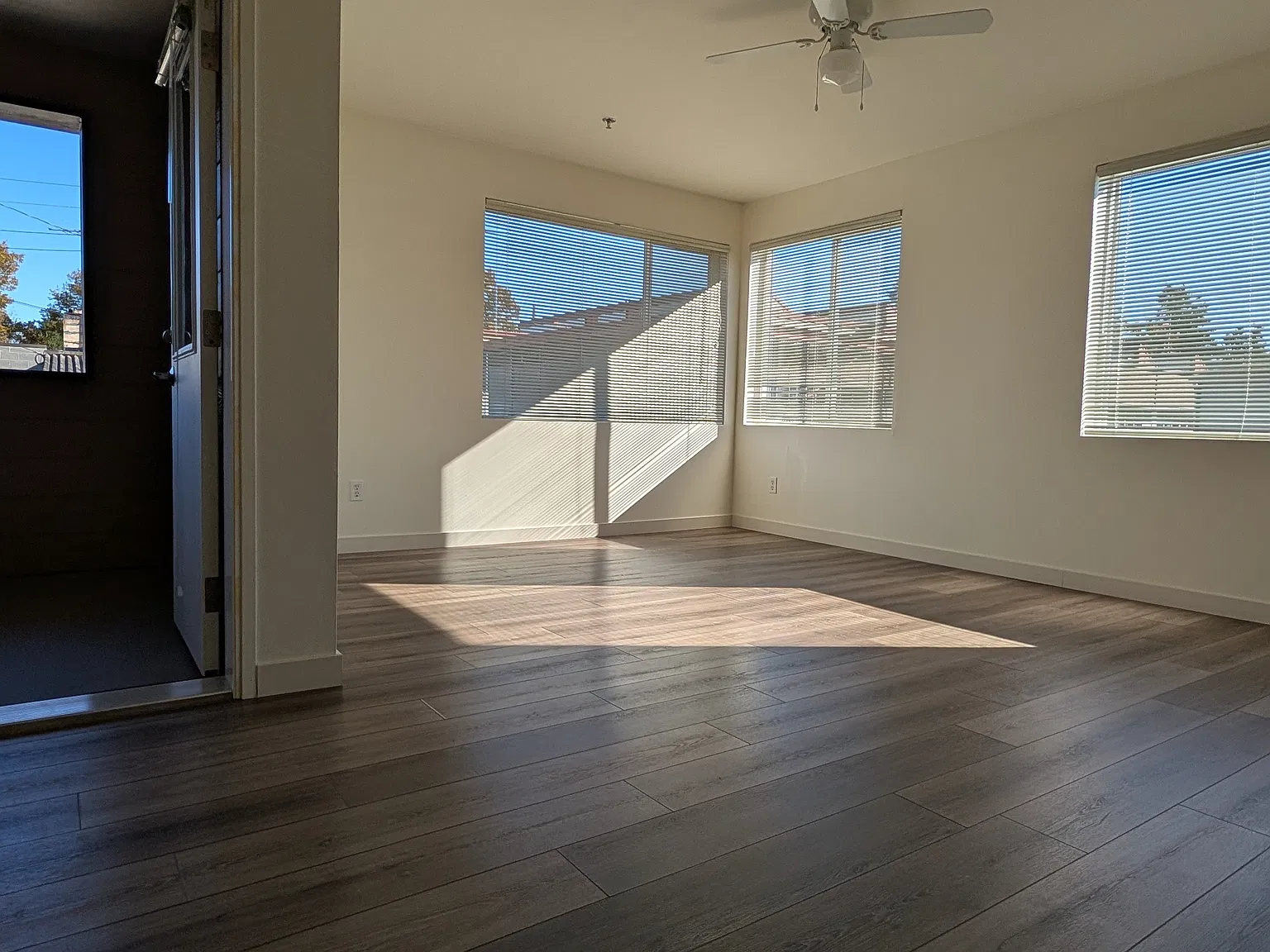 2 bed, 850 sqft, $2,475 — Photo 2