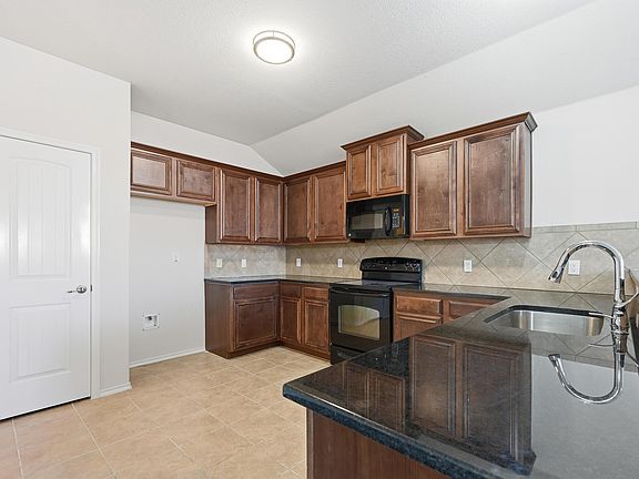 3rd image of 139 Meadow Crest Dr