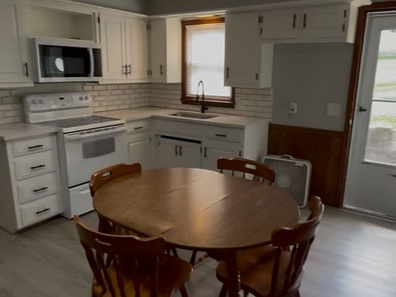 5th image of 200 N Home Ave