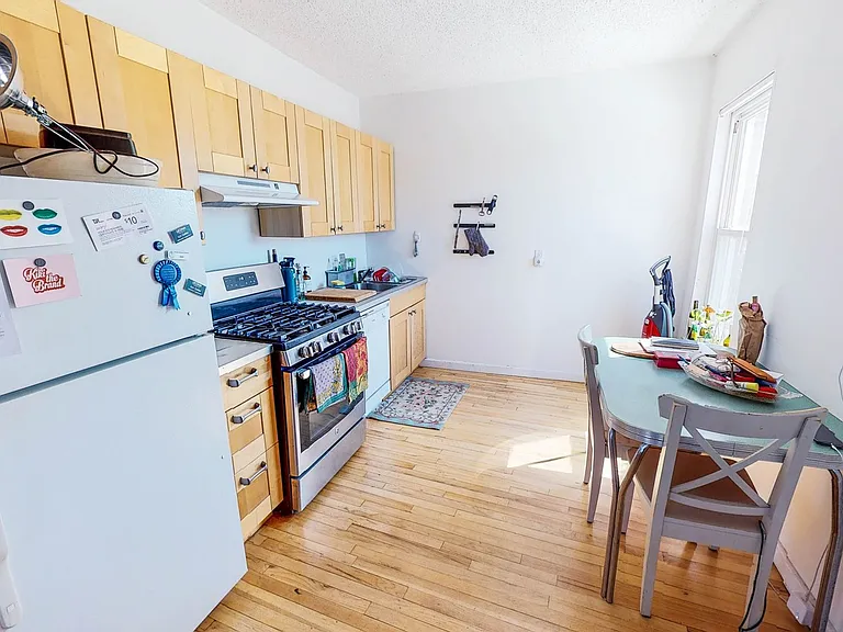 924 State St #5 — Photo 5