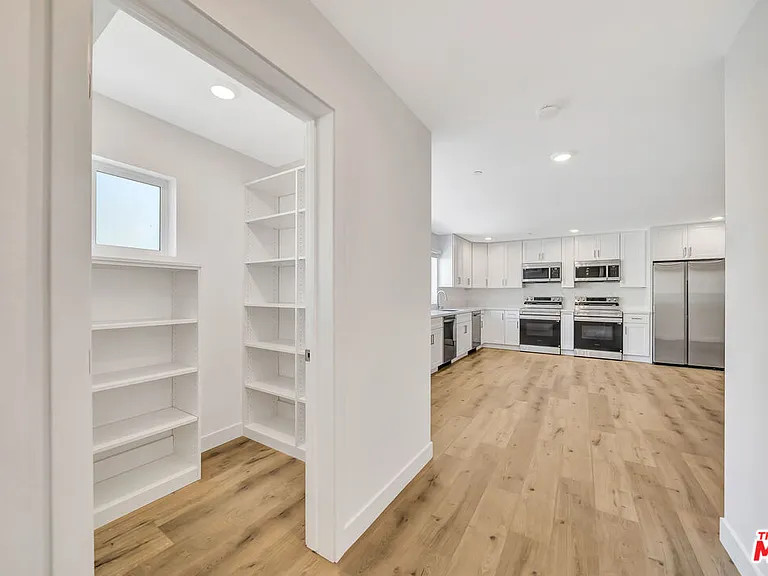 1584 W 37th St #3 — Photo 5