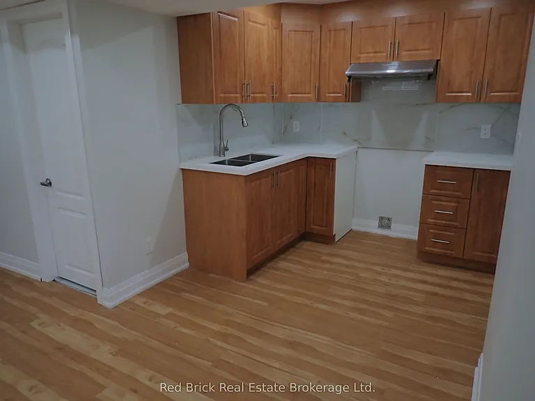 77 Summit Ridge Dr #LOWER — Photo 8
