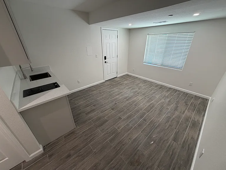 301 Lincoln St — Photo 5