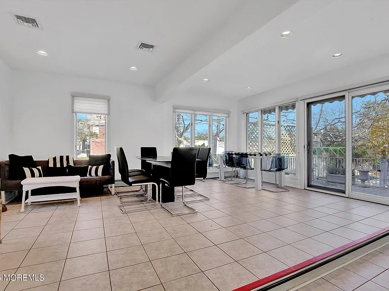 589 Westwood Ave — Photo 16