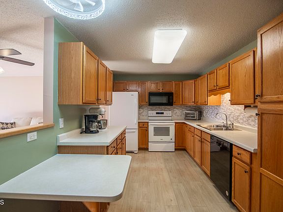 3rd image of 539 Brandon Pl APT 301