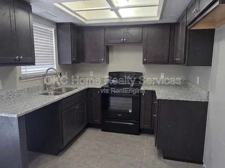 6715 Lyrewood Ln — Photo 14