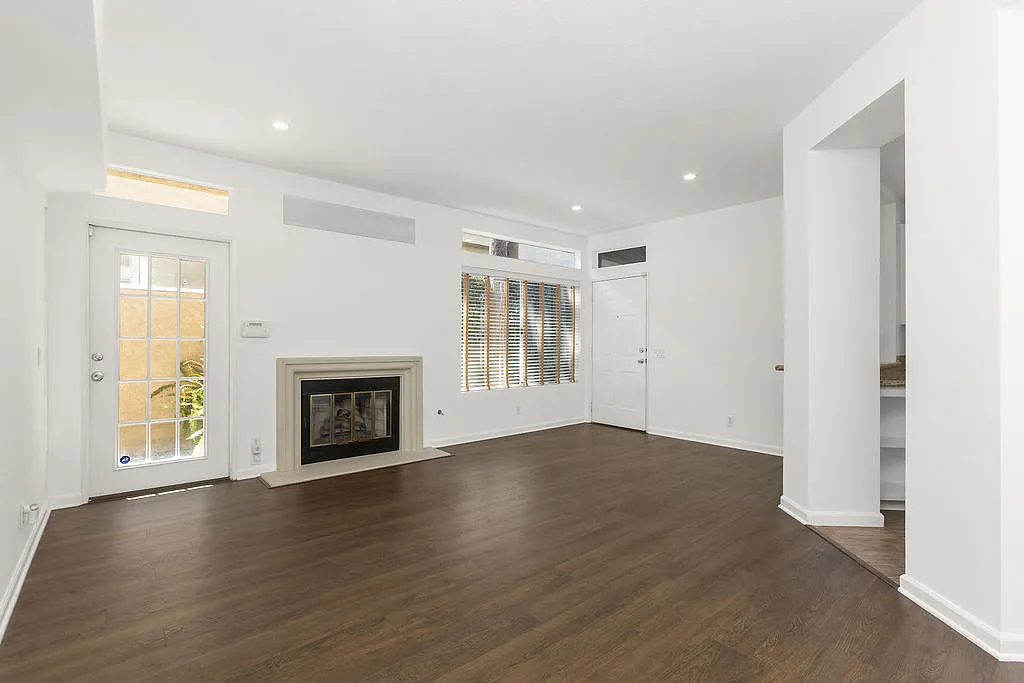 2 bed, 1028 sqft, $3,600 — Photo 4