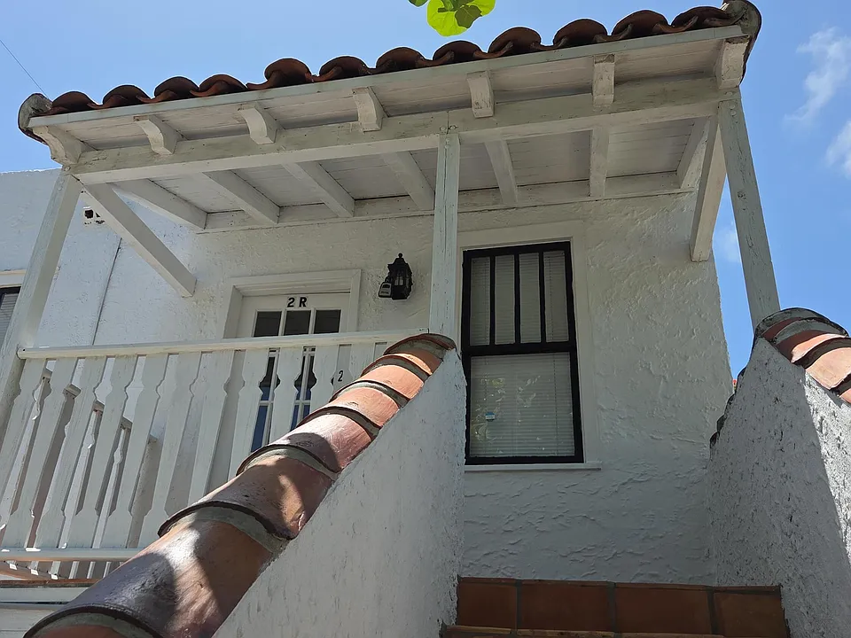 318 S J St #2R