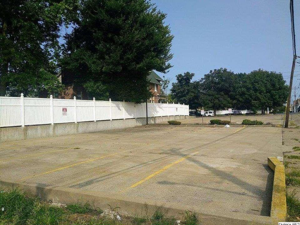 2nd image of 425 N 8th St