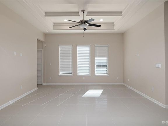 4th image of 4413 Pelican Ave