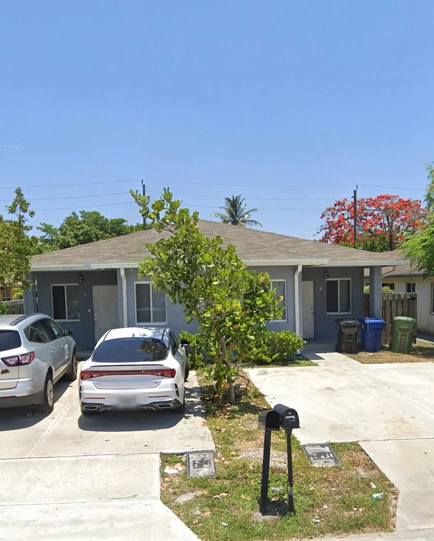 1126 NW 8th Ave — Photo 1