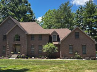 940 Shorewood Ct, Columbus, IN 47201