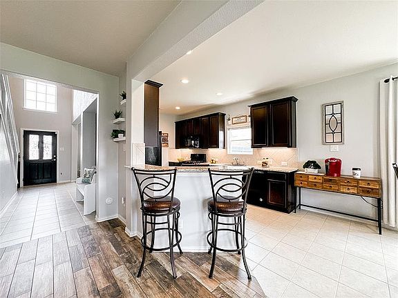 5th image of 301 Cabernet Dr