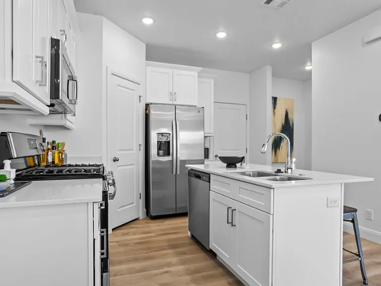 488 W Greenstone Pl — Photo 12