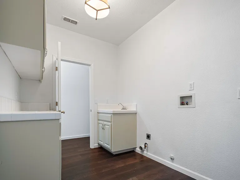 991 Zephyr Ln — Photo 28