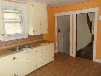 3rd image of 2624 Blanchard Ave