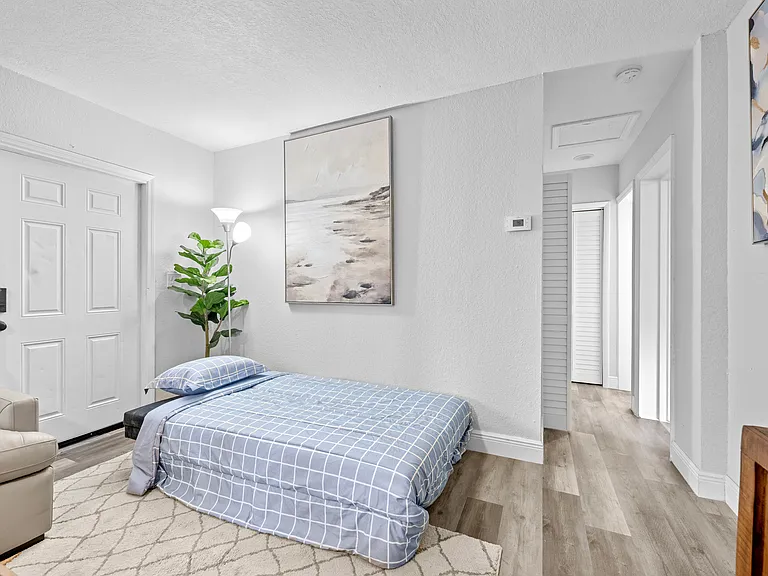 1208 NE 5th Ave #3 — Photo 18