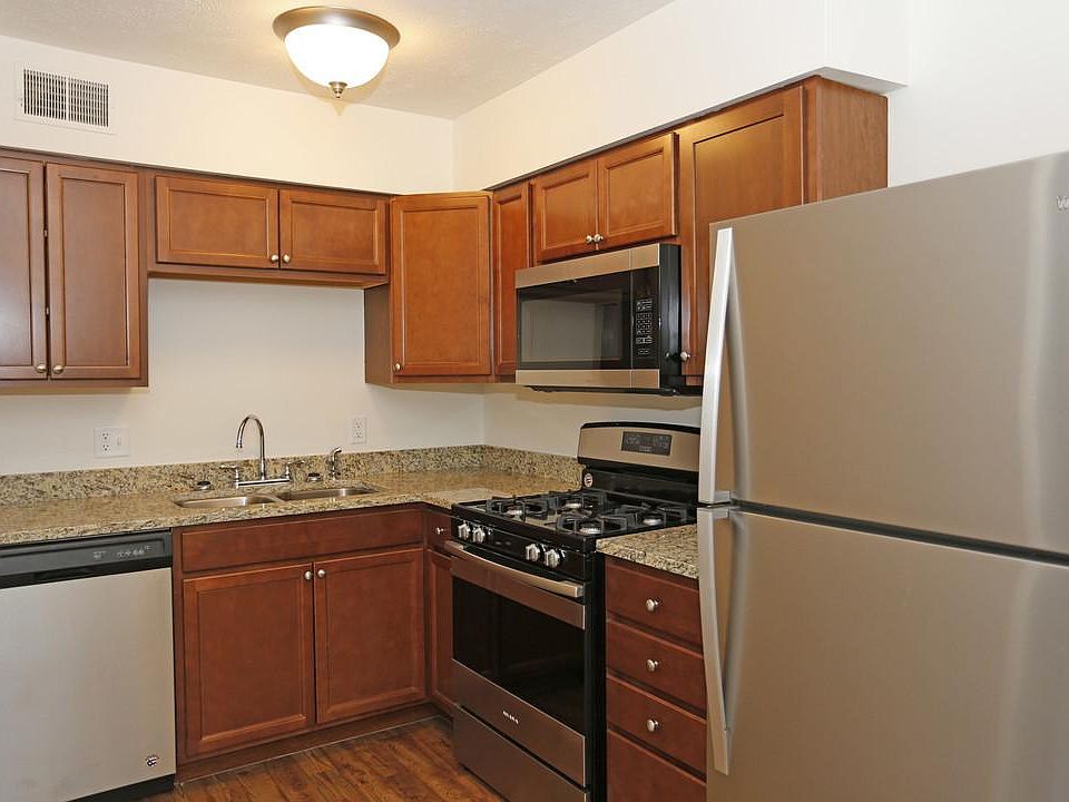 2nd image of 507 Greenbriar Dr