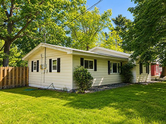 3rd image of 9107 N Richfield Ct