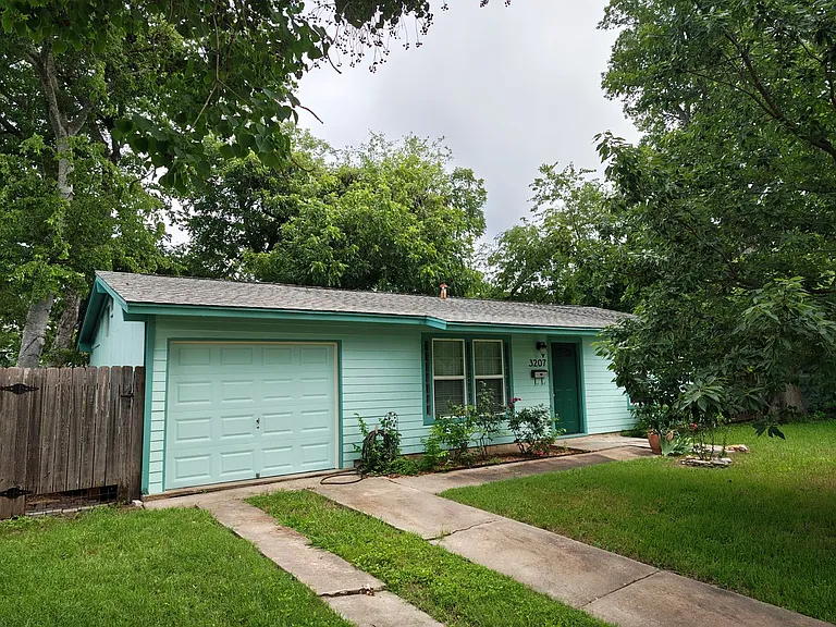3207 Locke Ln — Photo 4