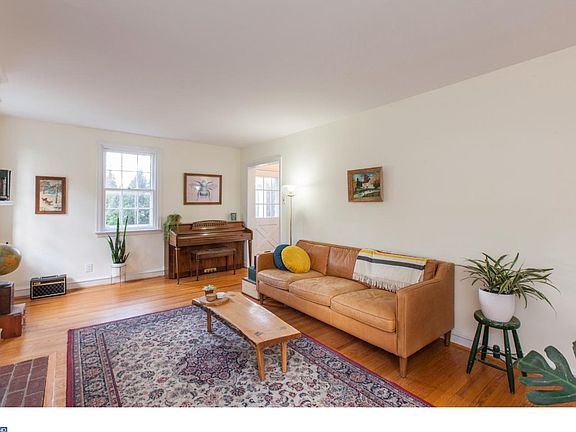 4th image of 178 W Essex Ave