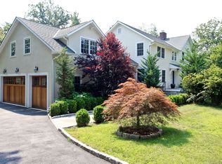 2 Obry Dr, Scarsdale, NY 10583