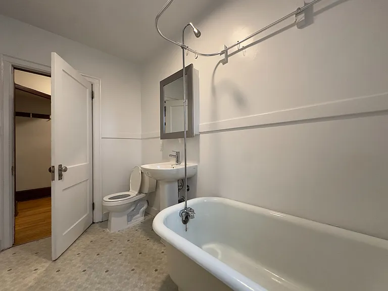 217 Sherbrook St — Photo 23