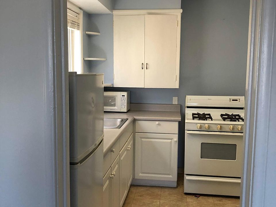 1st image of 1005 El Camino Real