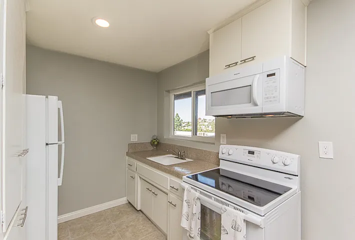 8060 Lemon Ave — Photo 3