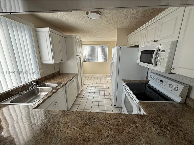 10426 E Clairmont Cir #212 — Photo 6