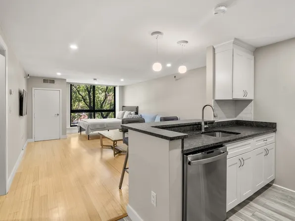 42 8th St APT 3306, Charlestown, MA 02129
