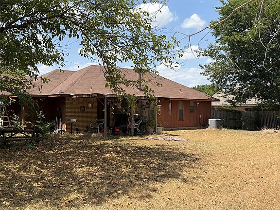 3rd image of 116 Crest Brook Dr