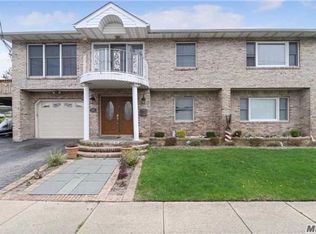 650 Shore Rd, Lindenhurst, NY 11757