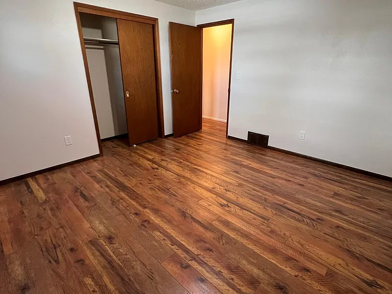 328 E Walton Ave — Photo 11